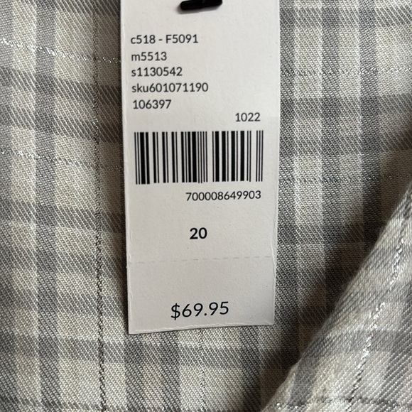 Lane Bryant Gray Plaid Women's Top.  Silver Colored Thread Throughout Size 20. - Picture 3 of 13
